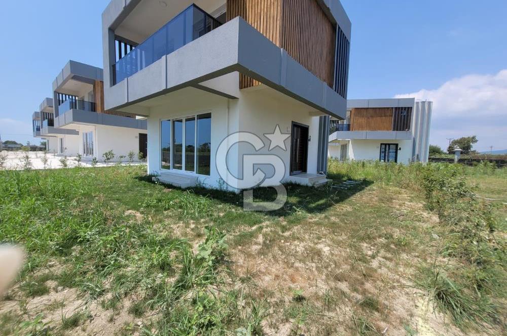 YUMURTALIK DENİZE SIFIR HAVUZLU SİTEDE 3+1 OTURUMA HAZIR VİLLA