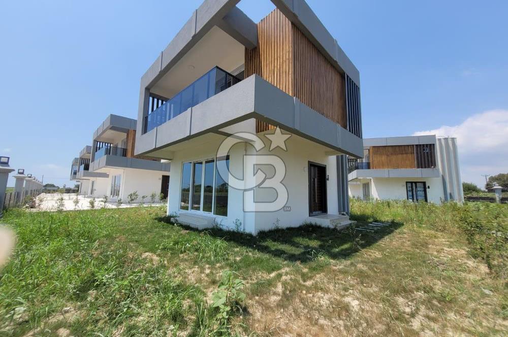 YUMURTALIK DENİZE SIFIR HAVUZLU SİTEDE 3+1 OTURUMA HAZIR VİLLA