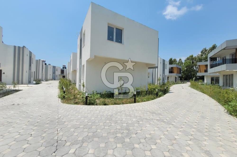 YUMURTALIK DENİZE SIFIR HAVUZLU SİTEDE 3+1 OTURUMA HAZIR VİLLA
