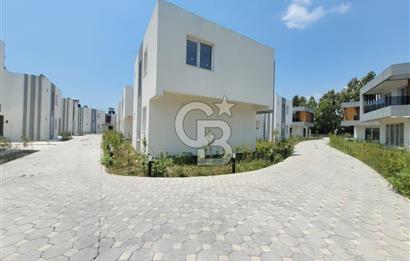 YUMURTALIK DENİZE SIFIR HAVUZLU SİTEDE 3+1 OTURUMA HAZIR VİLLA