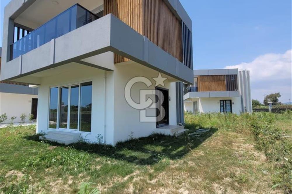 YUMURTALIK DENİZE SIFIR HAVUZLU SİTEDE 3+1 OTURUMA HAZIR VİLLA