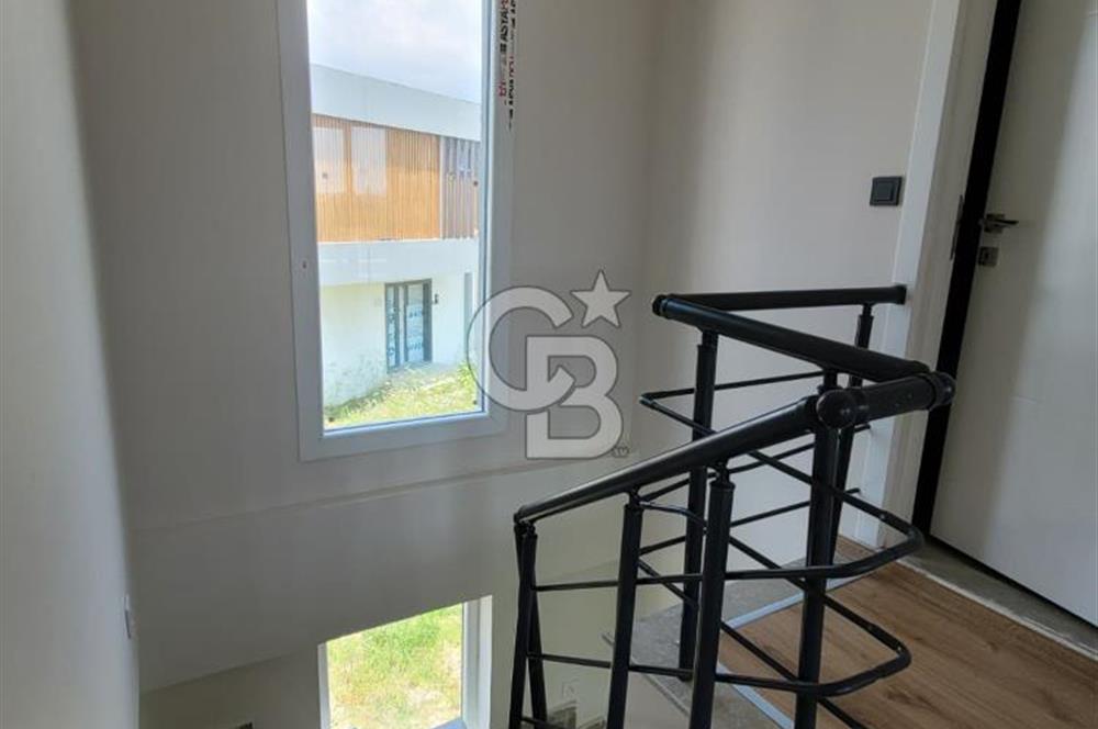 YUMURTALIK DENİZE SIFIR HAVUZLU SİTEDE 3+1 OTURUMA HAZIR VİLLA