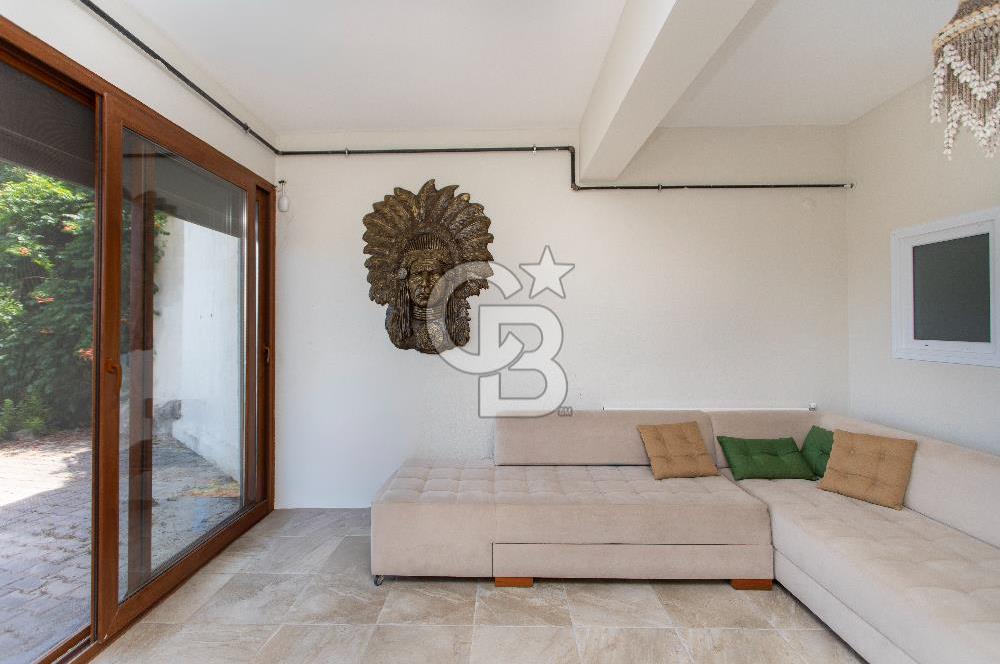 Foça Fatih Mahallesi Satılık 4+2 Deniz Manzaralı Tripleks Villa