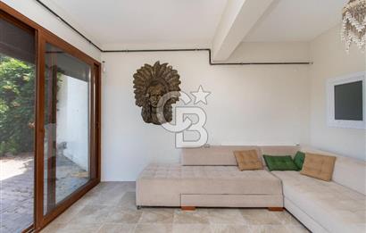 Foça Fatih Mahallesi Satılık 4+2 Deniz Manzaralı Tripleks Villa