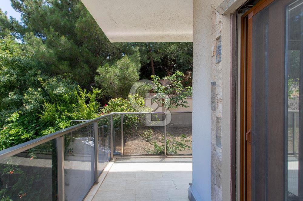 Foça Fatih Mahallesi Satılık 4+2 Deniz Manzaralı Tripleks Villa