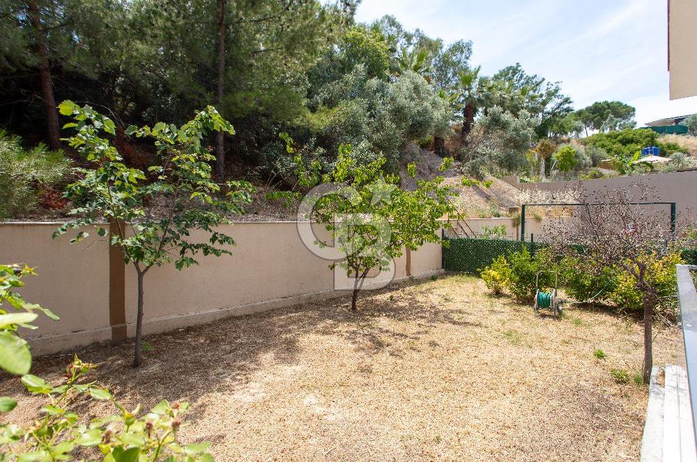 Foça Fatih Mahallesi Satılık 4+2 Deniz Manzaralı Tripleks Villa