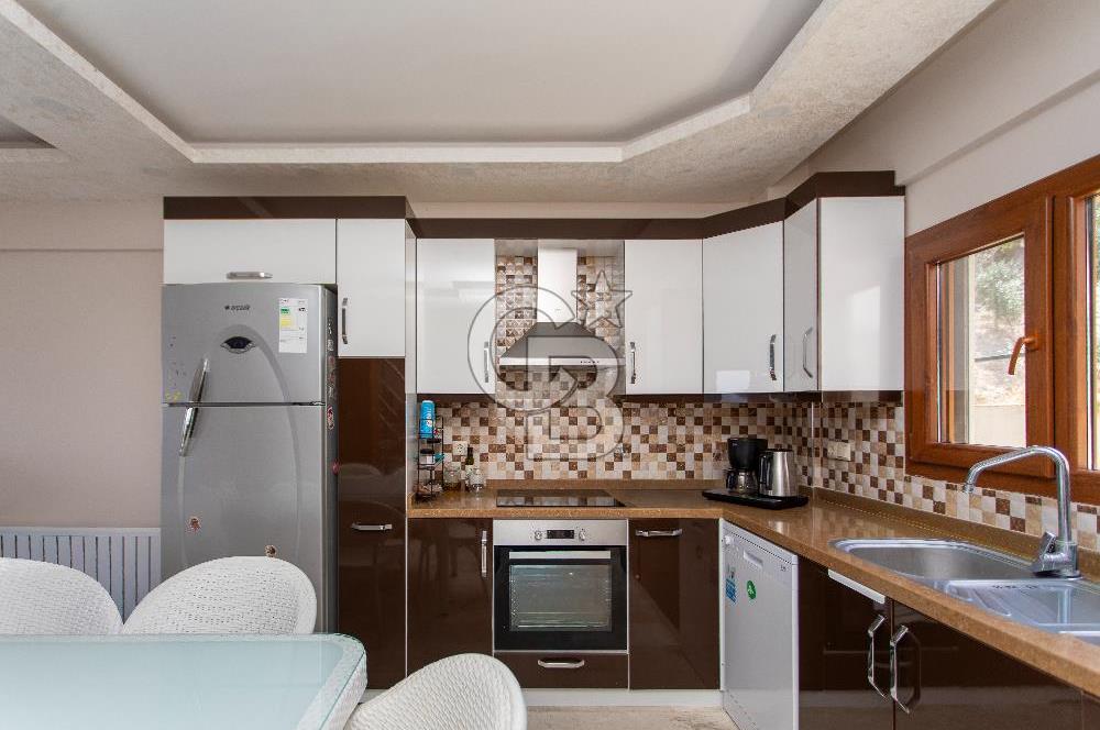Foça Fatih Mahallesi Satılık 4+2 Deniz Manzaralı Tripleks Villa