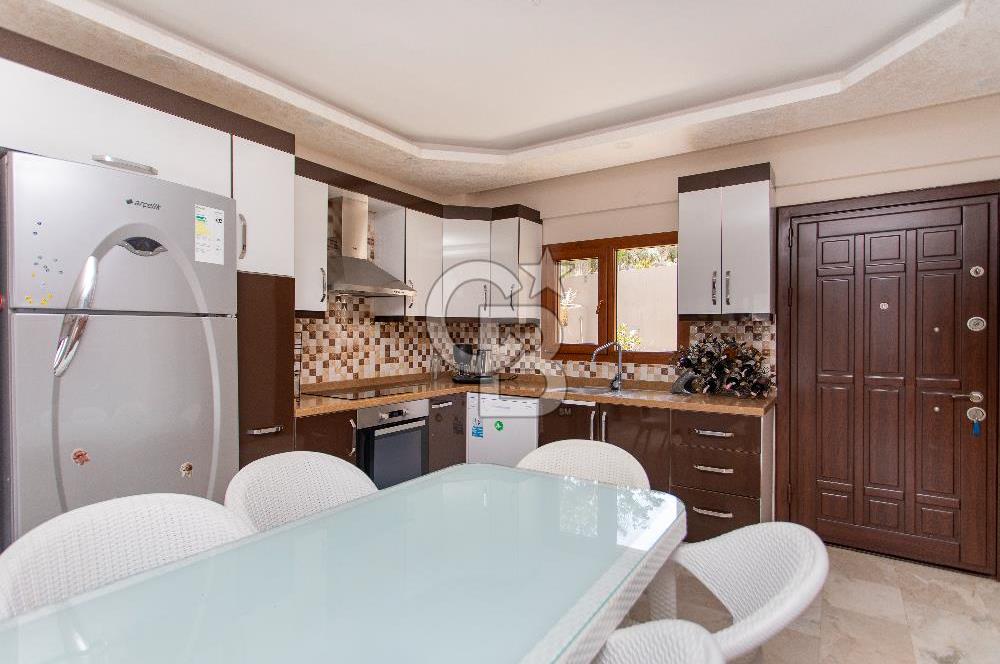 Foça Fatih Mahallesi Satılık 4+2 Deniz Manzaralı Tripleks Villa