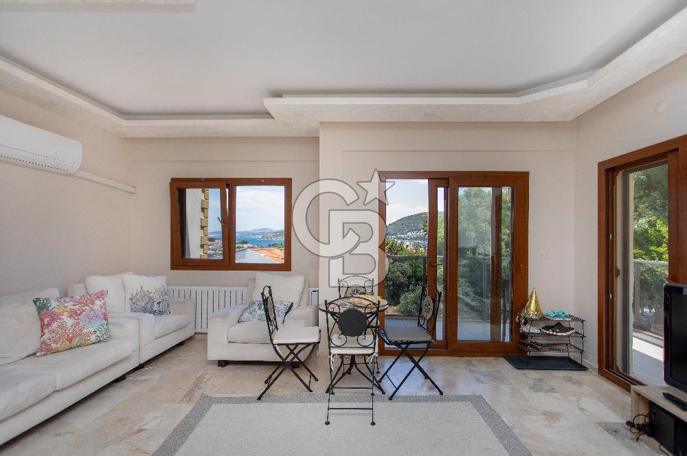 Foça Fatih Mahallesi Satılık 4+2 Deniz Manzaralı Tripleks Villa
