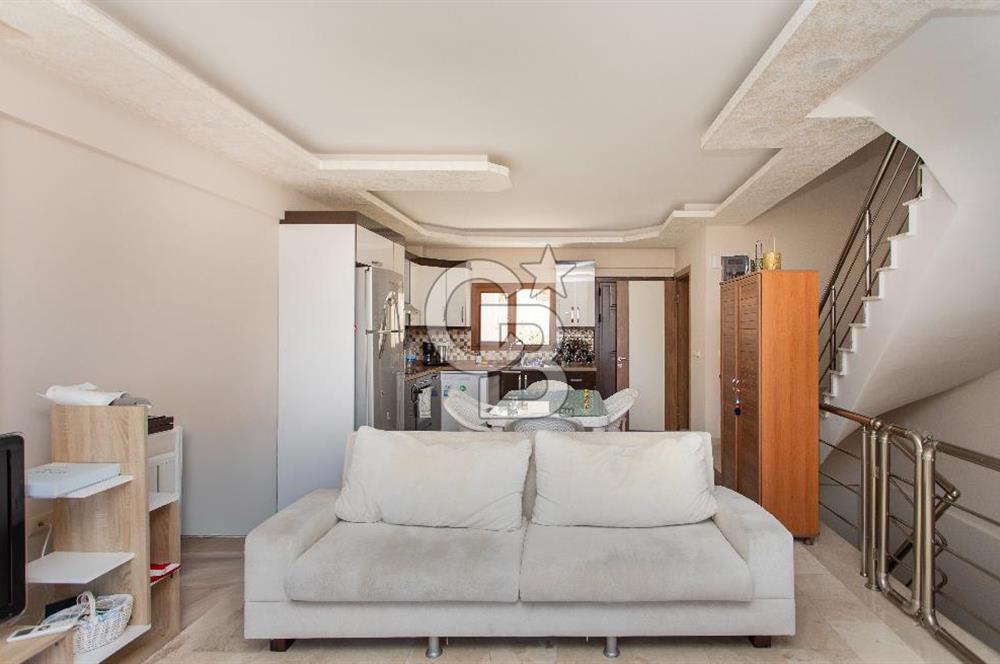 Foça Fatih Mahallesi Satılık 4+2 Deniz Manzaralı Tripleks Villa