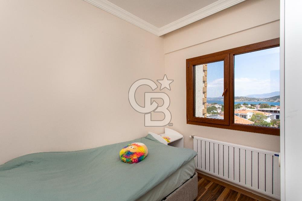 Foça Fatih Mahallesi Satılık 4+2 Deniz Manzaralı Tripleks Villa