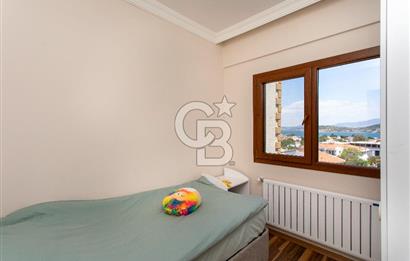 Foça Fatih Mahallesi Satılık 4+2 Deniz Manzaralı Tripleks Villa