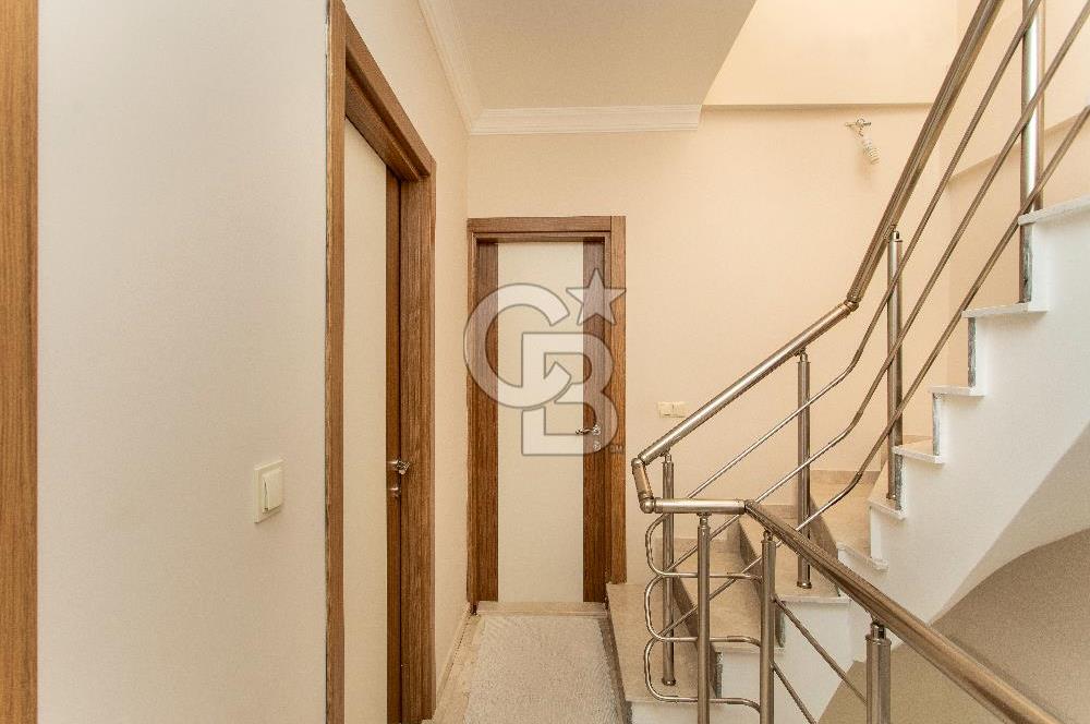 Foça Fatih Mahallesi Satılık 4+2 Deniz Manzaralı Tripleks Villa