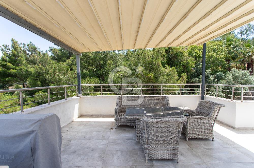 Foça Fatih Mahallesi Satılık 4+2 Deniz Manzaralı Tripleks Villa