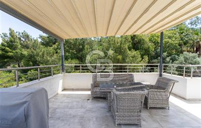 Foça Fatih Mahallesi Satılık 4+2 Deniz Manzaralı Tripleks Villa