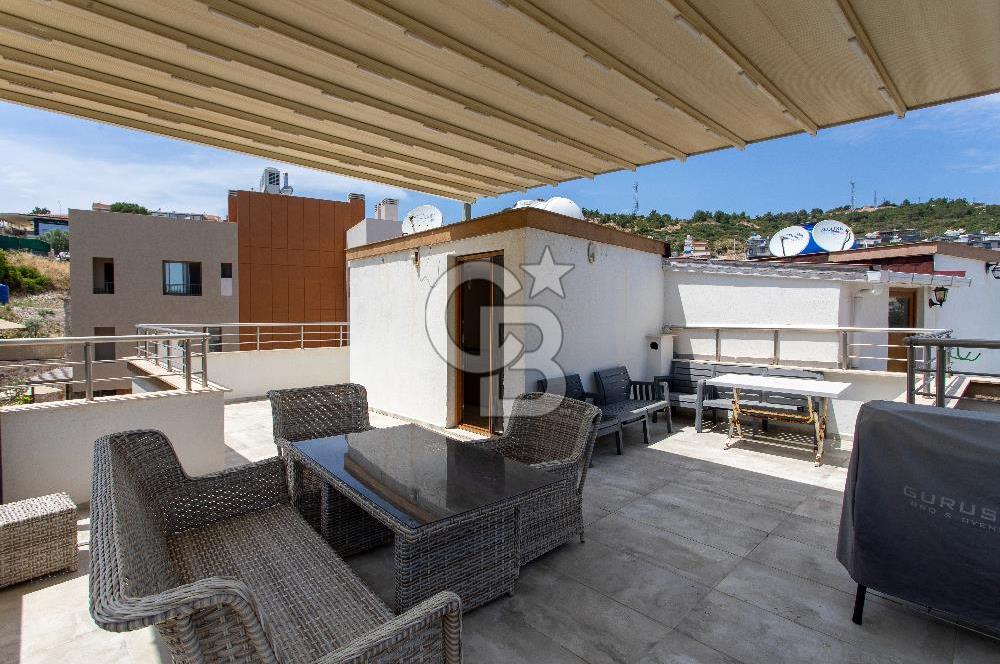Foça Fatih Mahallesi Satılık 4+2 Deniz Manzaralı Tripleks Villa