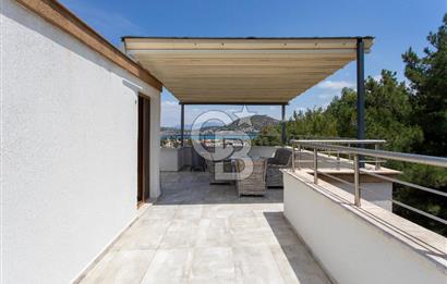 Foça Fatih Mahallesi Satılık 4+2 Deniz Manzaralı Tripleks Villa