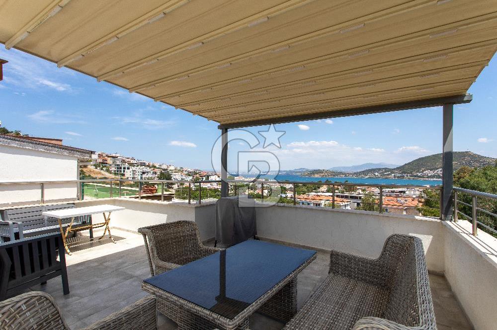 Foça Fatih Mahallesi Satılık 4+2 Deniz Manzaralı Tripleks Villa