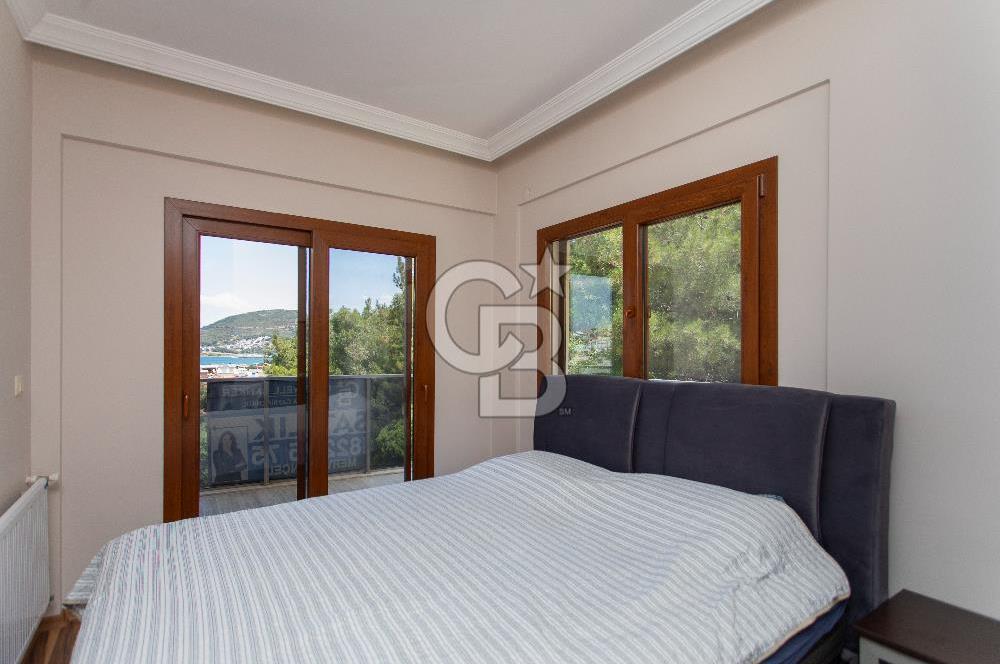 Foça Fatih Mahallesi Satılık 4+2 Deniz Manzaralı Tripleks Villa