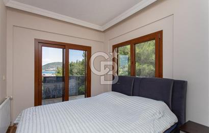 Foça Fatih Mahallesi Satılık 4+2 Deniz Manzaralı Tripleks Villa