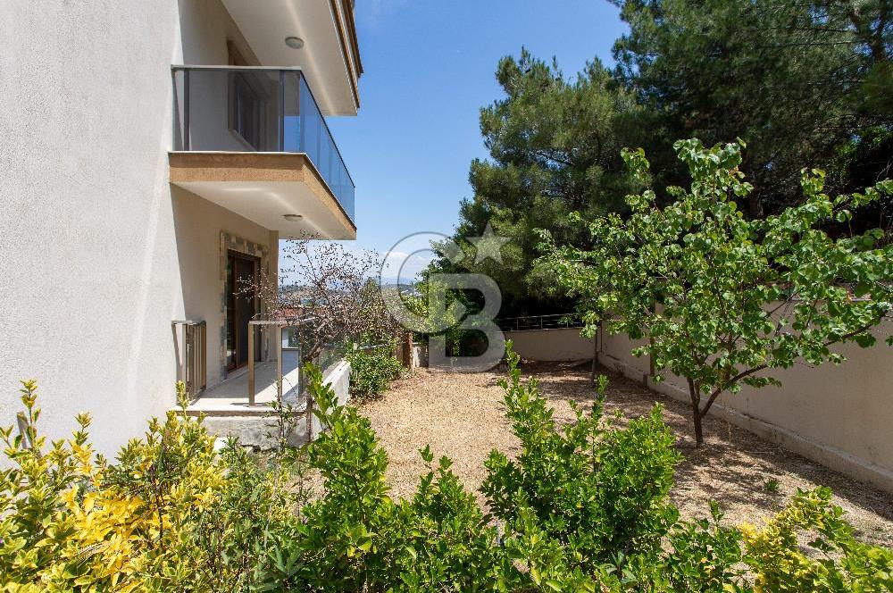 Foça Fatih Mahallesi Satılık 4+2 Deniz Manzaralı Tripleks Villa