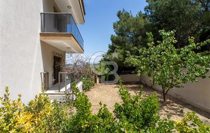 Foça Fatih Mahallesi Satılık 4+2 Deniz Manzaralı Tripleks Villa