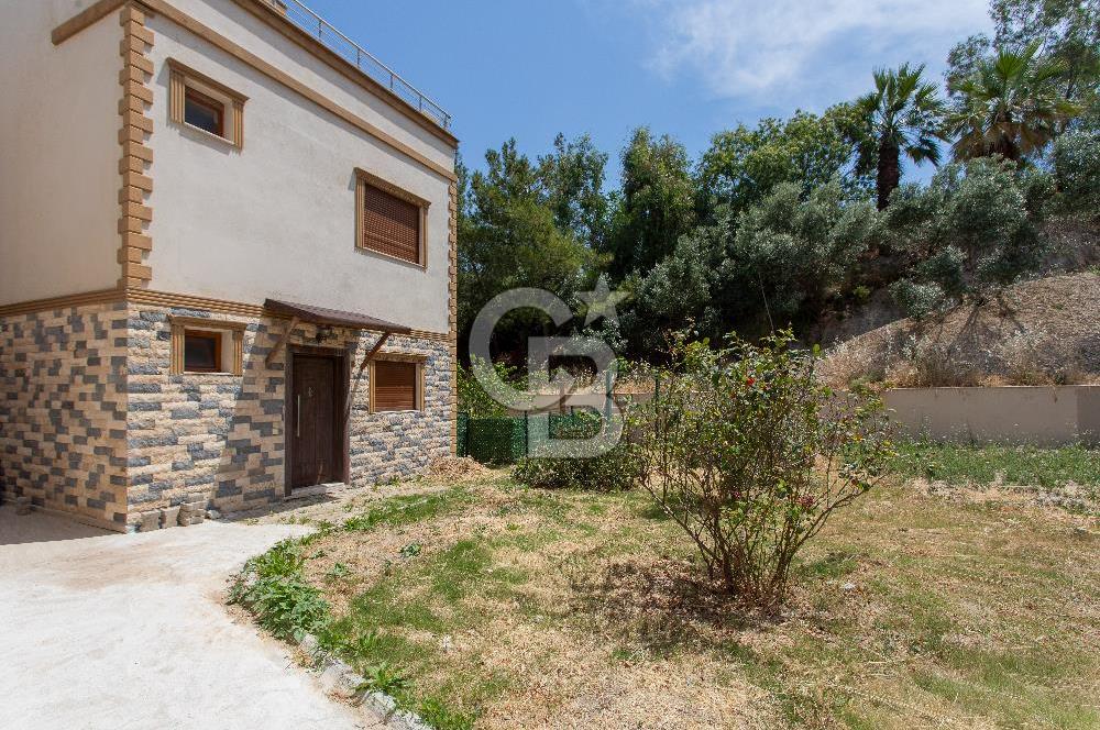 Foça Fatih Mahallesi Satılık 4+2 Deniz Manzaralı Tripleks Villa