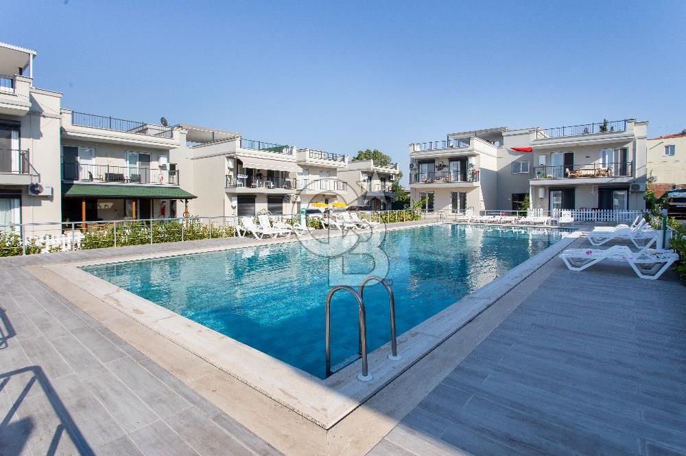 Foça Yenibağarası Havuzlu Site de Satılık 5+1 Dubleks
