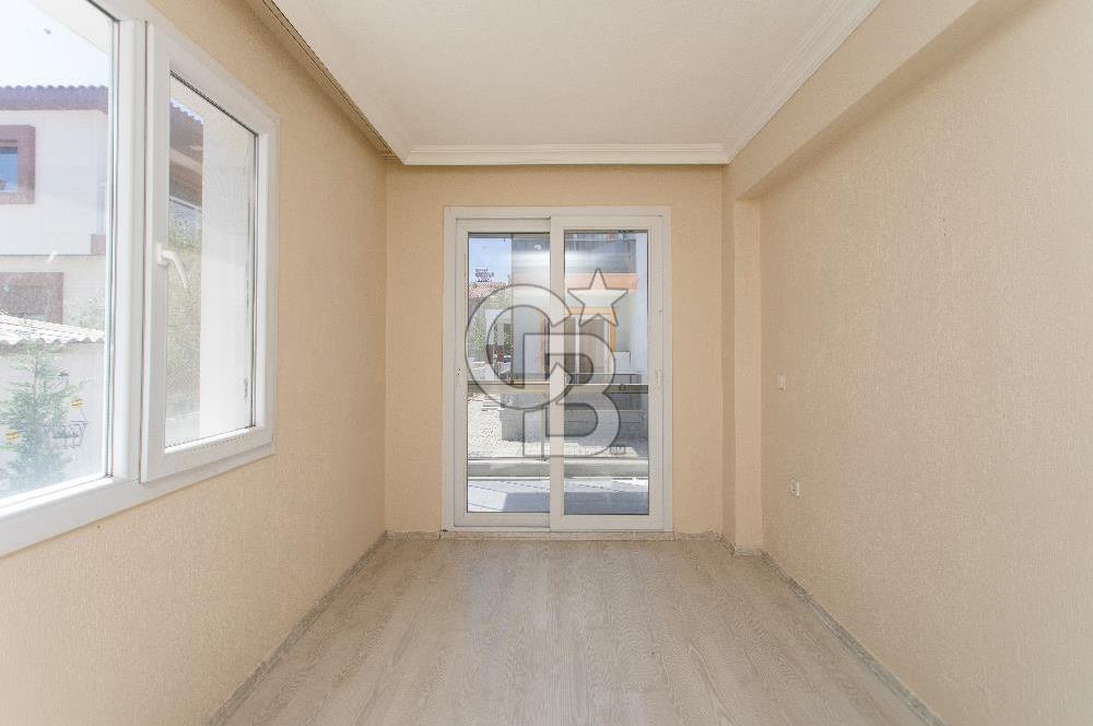 Foça Bağarası Hacıveli Mah. Satılık 2+1 Bahçe Katı Daire