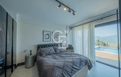 GÜZELBAHÇE'DE DENİZ MANZARALI 4+2 MÜSTAKİL SATILIK LÜKS VİLLA