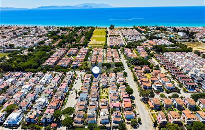 Kuşadası Karaovada Denize Yakın Satılık 4+1 Geniş Tripleks Villa