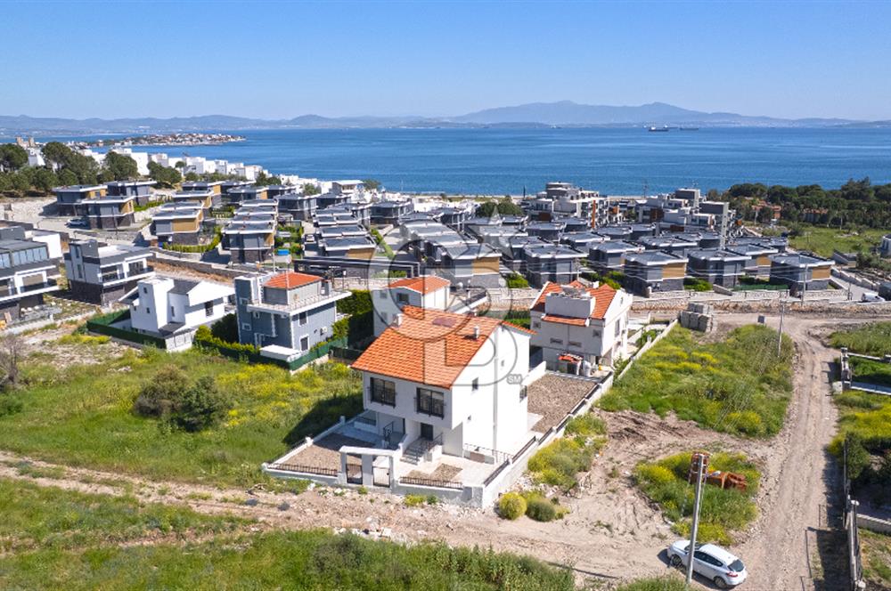 Çandarlı'da Deniz Manzaralı, Sıfır 4+1 Villa