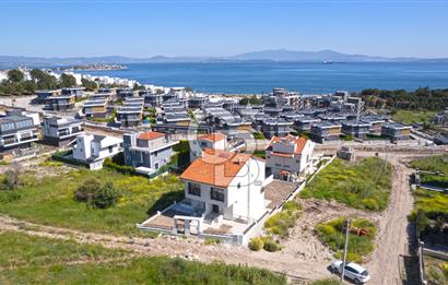 Çandarlı'da Deniz Manzaralı, Sıfır 4+1 Villa