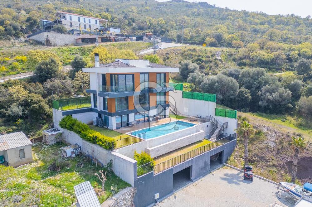 GÜZELBAHÇE'DE DENİZ MANZARALI 4+2 MÜSTAKİL SATILIK LÜKS VİLLA