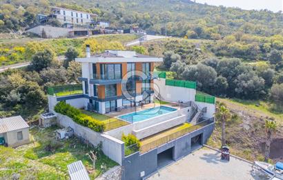 GÜZELBAHÇE'DE DENİZ MANZARALI 4+2 MÜSTAKİL SATILIK LÜKS VİLLA