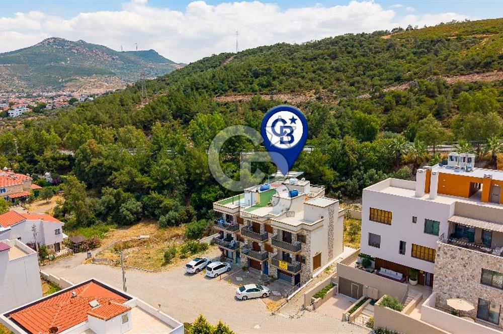 Foça Fatih Mahallesi Satılık 4+2 Deniz Manzaralı Tripleks Villa