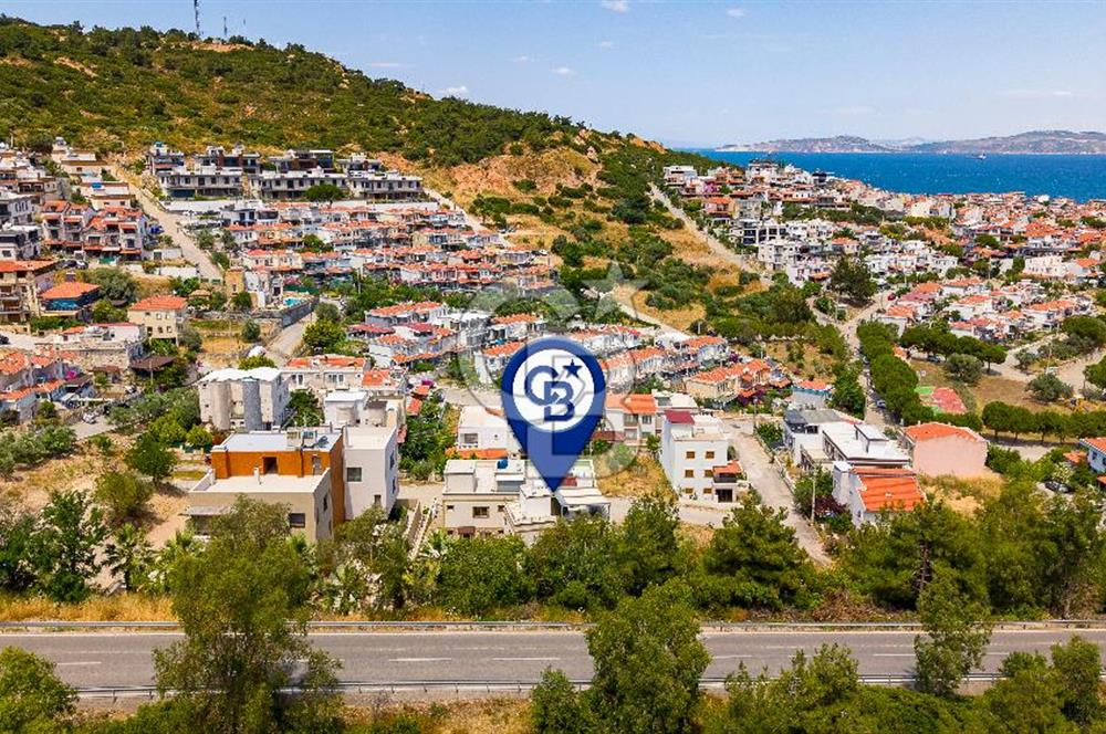 Foça Fatih Mahallesi Satılık 4+2 Deniz Manzaralı Tripleks Villa