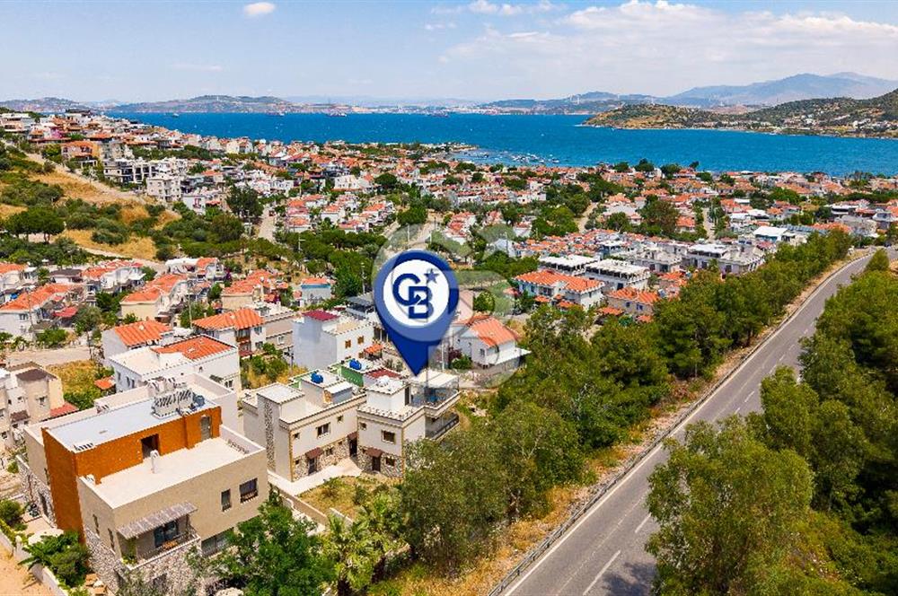Foça Fatih Mahallesi Satılık 4+2 Deniz Manzaralı Tripleks Villa