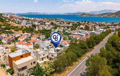Foça Fatih Mahallesi Satılık 4+2 Deniz Manzaralı Tripleks Villa