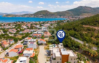 Foça Fatih Mahallesi Satılık 4+2 Deniz Manzaralı Tripleks Villa