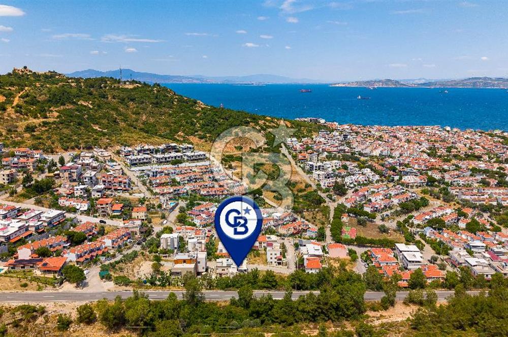 Foça Fatih Mahallesi Satılık 4+2 Deniz Manzaralı Tripleks Villa