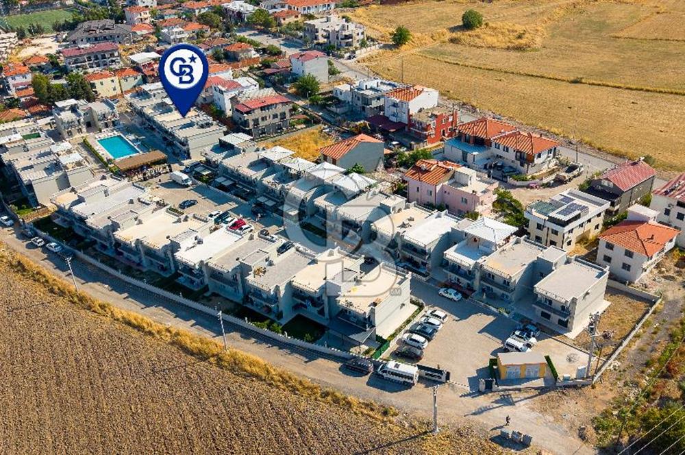 Foça Yenibağarası Havuzlu Site de Satılık 5+1 Dubleks