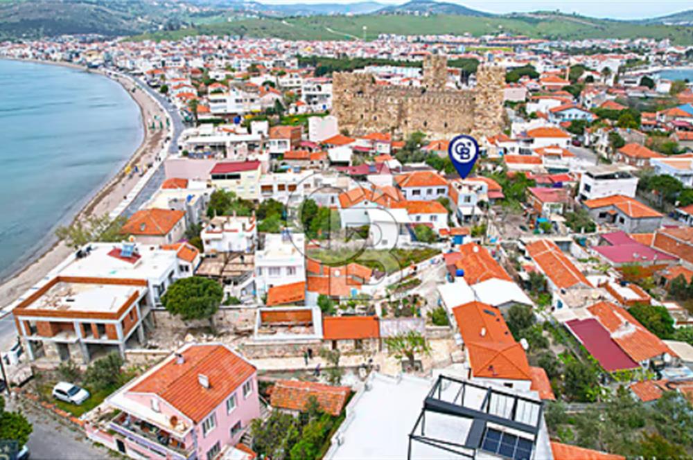 Çandarlı'da Bahçeli Taş Ev: 241m² Arsa, 3+1, Deniz Yakını