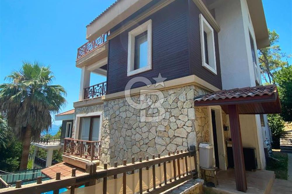 MUĞLA / GÖCEK'TE SATILIK 4 KATLI DENİZ MANZARALI VİLLA