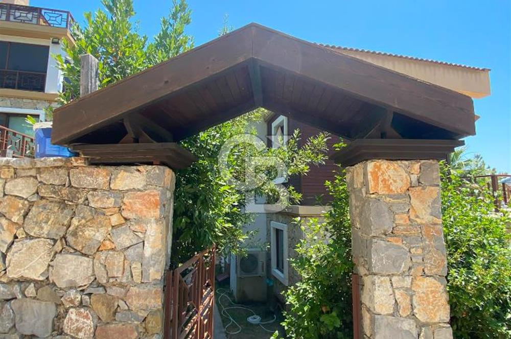 MUĞLA / GÖCEK'TE SATILIK 4 KATLI DENİZ MANZARALI VİLLA