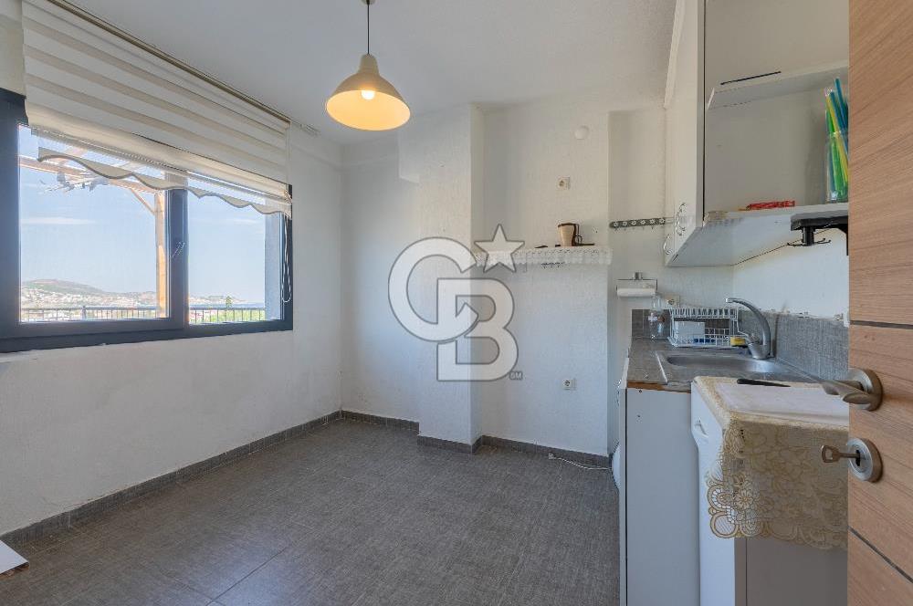 FOÇA KOZBEYLİ'DE DENİZ MANZARALI 6+2 SATILIK MÜSTAKİL VİLLA