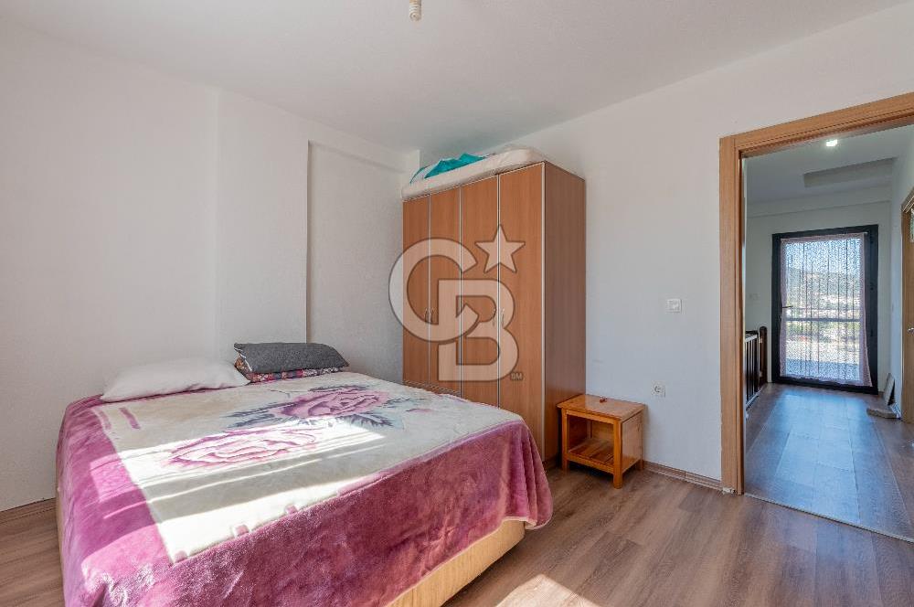 FOÇA KOZBEYLİ'DE DENİZ MANZARALI 6+2 SATILIK MÜSTAKİL VİLLA