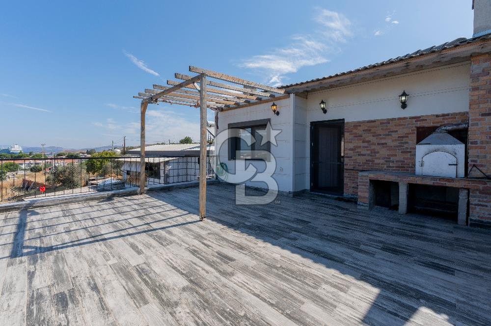 FOÇA KOZBEYLİ'DE DENİZ MANZARALI 6+2 SATILIK MÜSTAKİL VİLLA