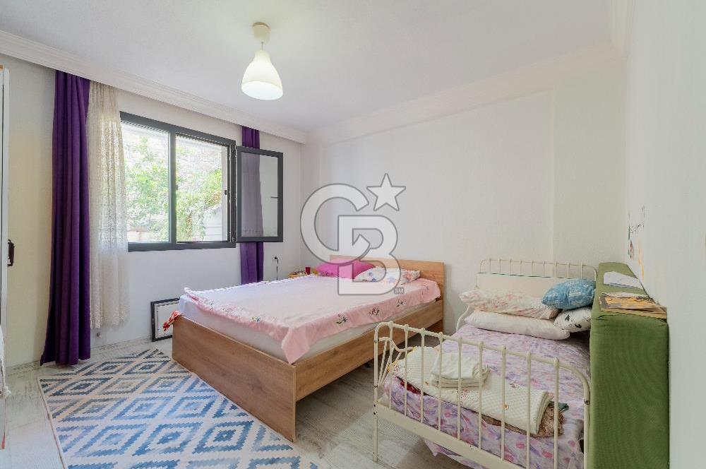 FOÇA KOZBEYLİ'DE DENİZ MANZARALI 6+2 SATILIK MÜSTAKİL VİLLA