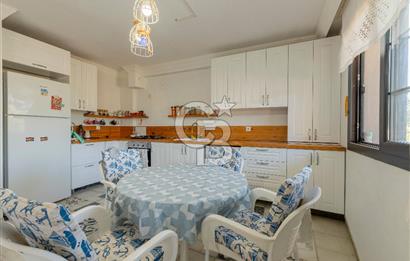 FOÇA KOZBEYLİ'DE DENİZ MANZARALI 6+2 SATILIK MÜSTAKİL VİLLA